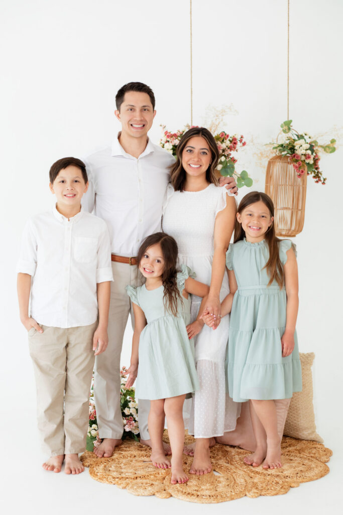 Mother’s Day mini session family session at Jacksonville photo studio with mom dad and kids
